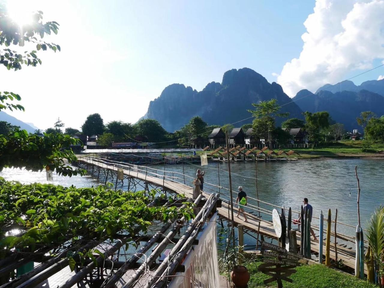 Cliff View Bungalows Vang Vieng Bagian luar foto