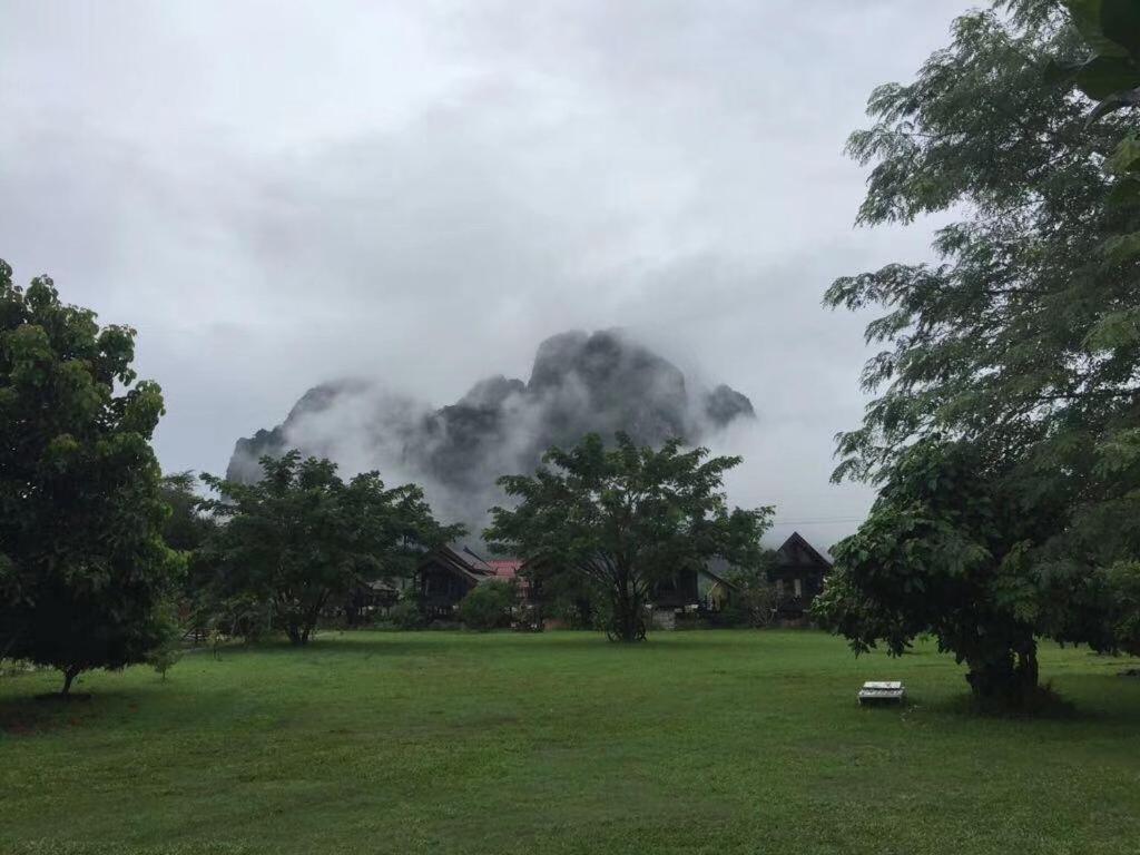 Cliff View Bungalows Vang Vieng Bagian luar foto