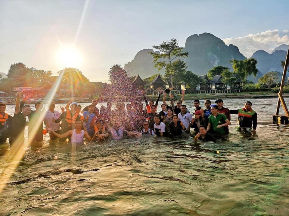 Cliff View Bungalows Vang Vieng Bagian luar foto