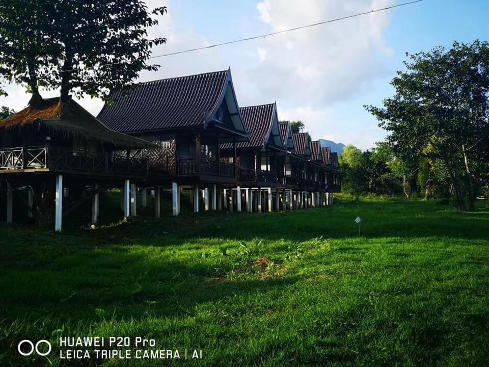 Cliff View Bungalows Vang Vieng Bagian luar foto